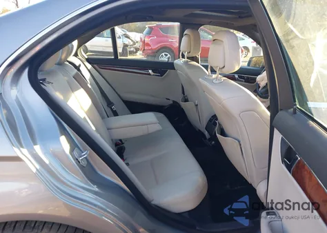 2011 Mercedes-Benz C 300 Luxury 4Matic/Sport 4Matic из США, поврежденный, VIN WDDGF8BB8BR165082